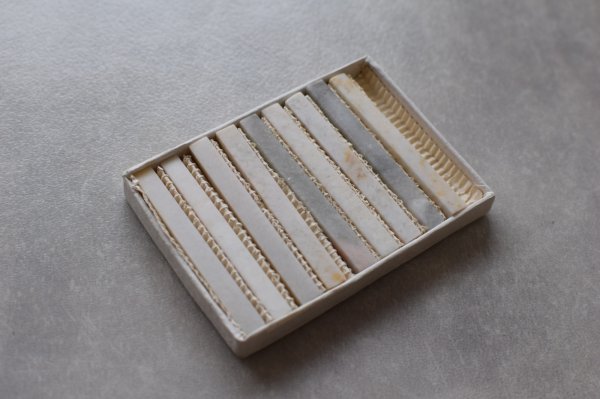 画像1: 昔の巴林石0.5ｃｍ角【個数限定】【お買い得】 (1)